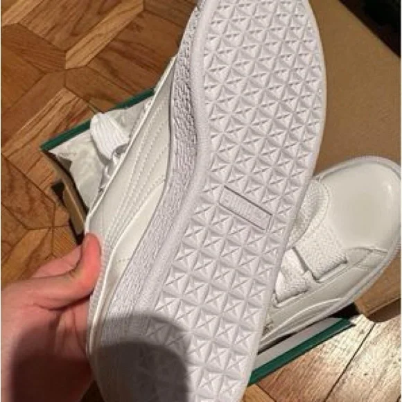 Puma sneaker with large bowknot US9.5 - Picture 2 of 6